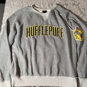 Universal studios Harry Potter Hufflepuff Gray pullover Sweater Sz L women’s